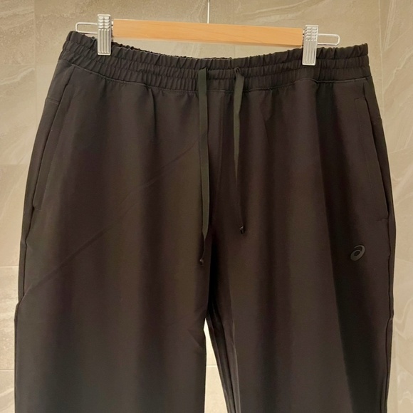 ASICS Women’s Woven Tapered Training Pant - Picture 5 of 6